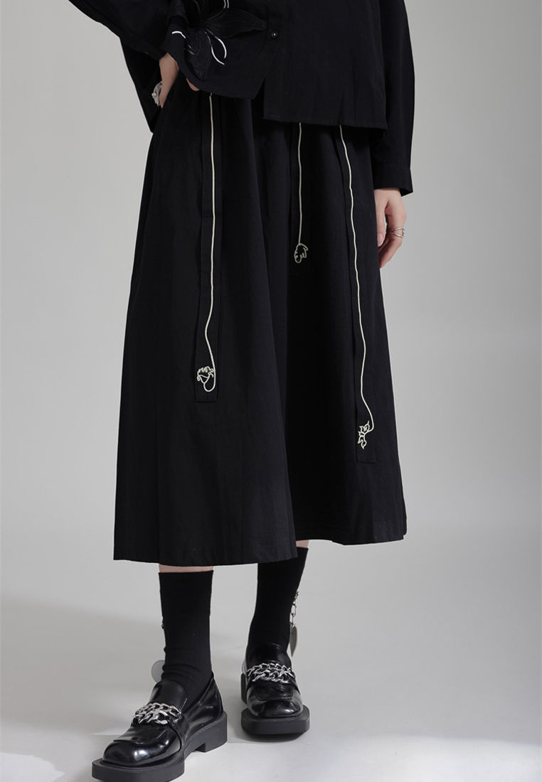 Winter Fashion Elegant Black Embroidered Bright Line Contrast Skirt A1218122