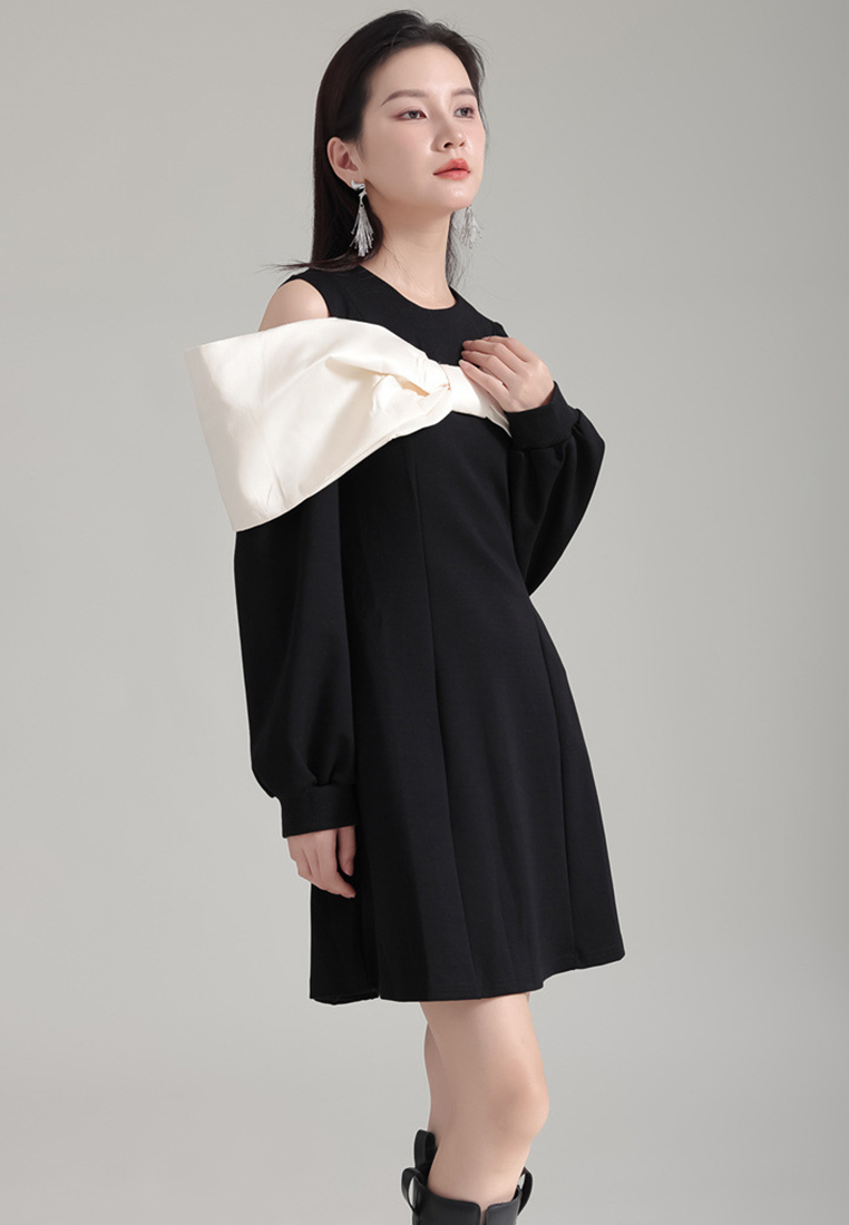 Fashionable and elegant off-shoulder bow color block dress A1218134