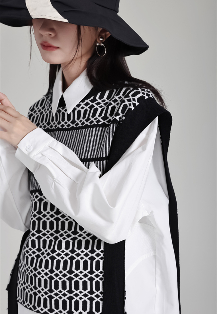 Retro Chinese black and white striped knitted waistcoat A121884