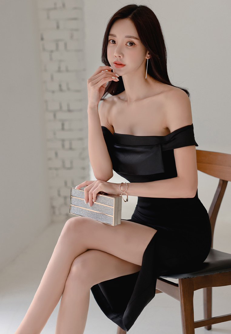 Korean Style Ladies Off Shoulder One-Piece Dress A22022412