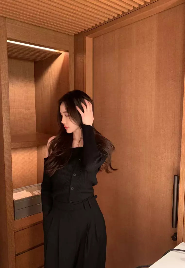 Brand new irregular off-shoulder knitted top K092705-BK