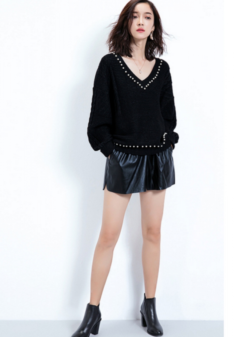 --Pearl Decorated Knitted Top CA093002BK