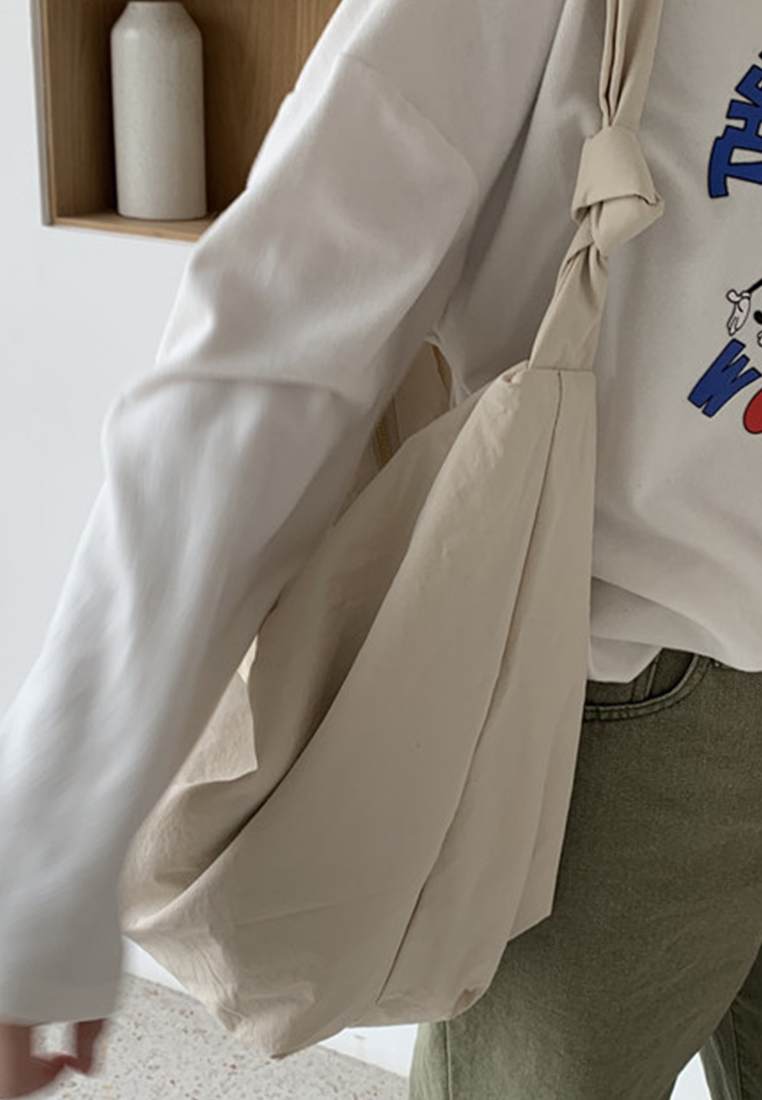 --Simple And Large-Capacity Nylon Shoulder Dumpling Bag CA22032108W