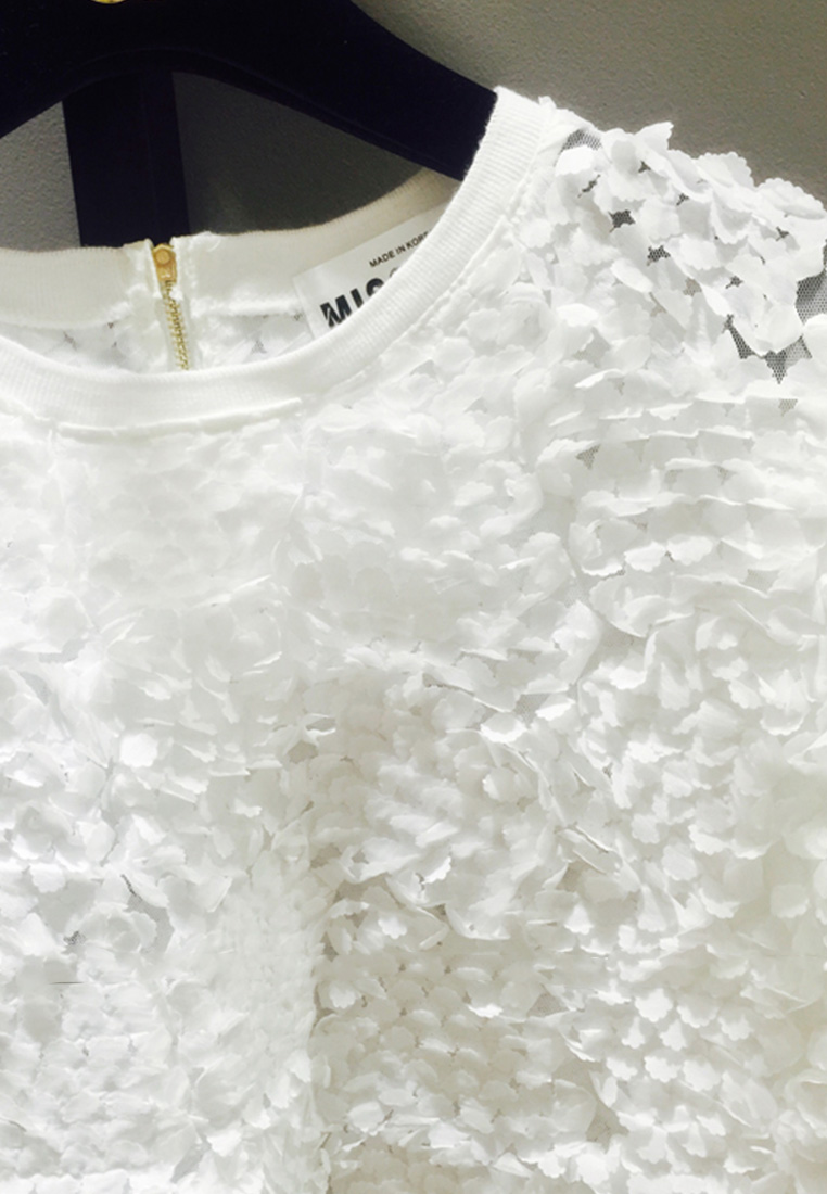 White Fluffy Petals Top K20042706