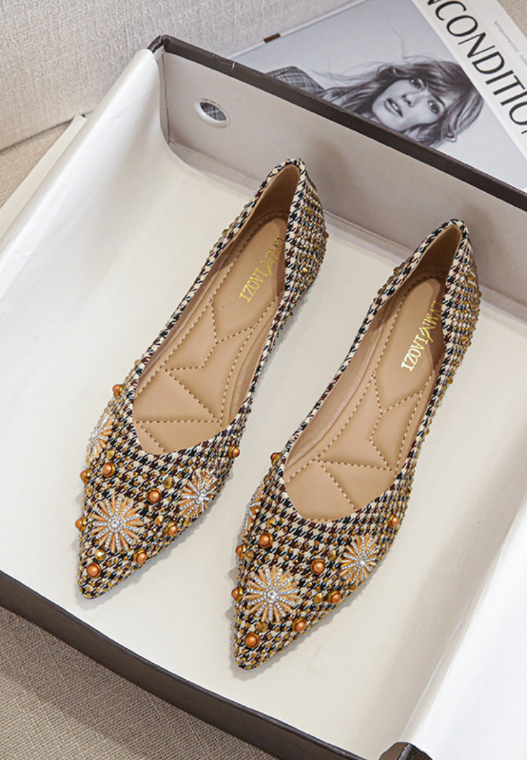 Pointed Rivet Soft Sole Plus Size Women CA25112815BK