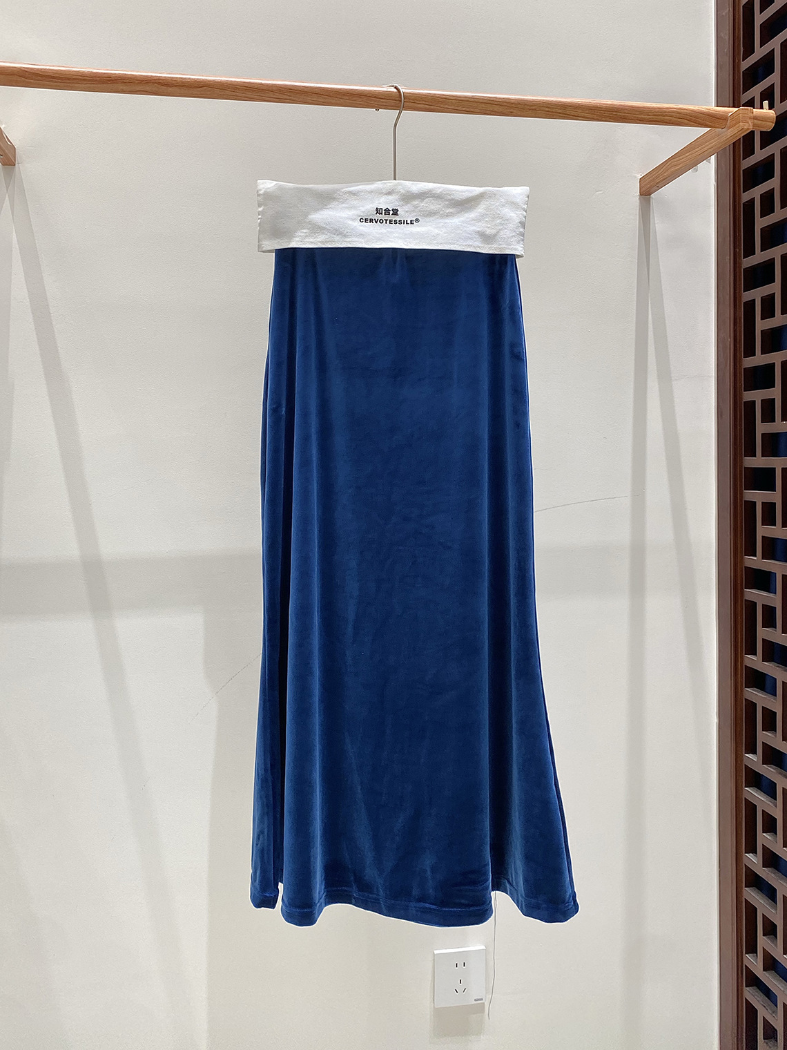 Vintage Slim-fit Midi Maxi Skirt CA2025121501PU