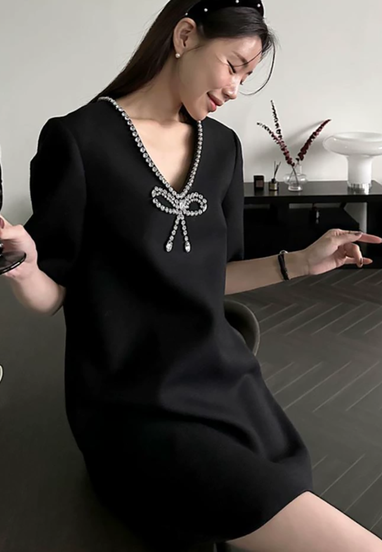 2025 Early Spring New French Diamond V-neck Little Black Dress CA25021307BK