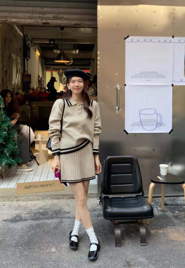 Korean retro contrasting color knitted top + pleated skirt set K102307