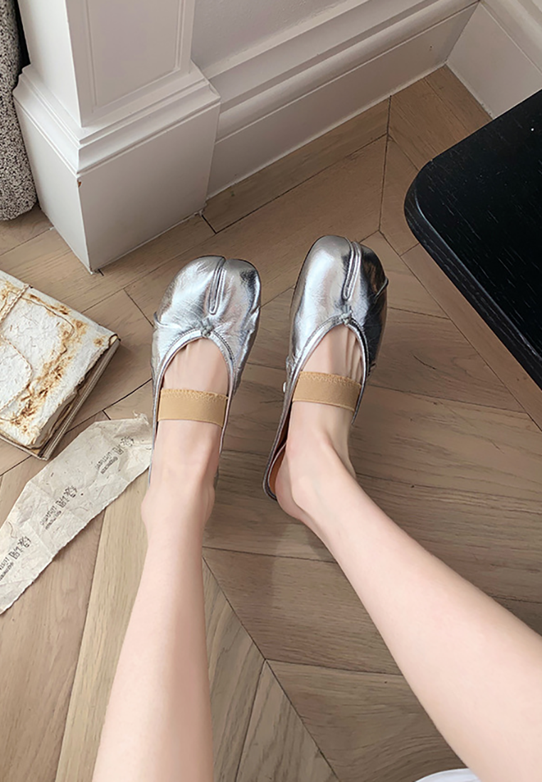 Tibi one-strap split-toe closed-toe slippers for outdoor wear CA25021329SL