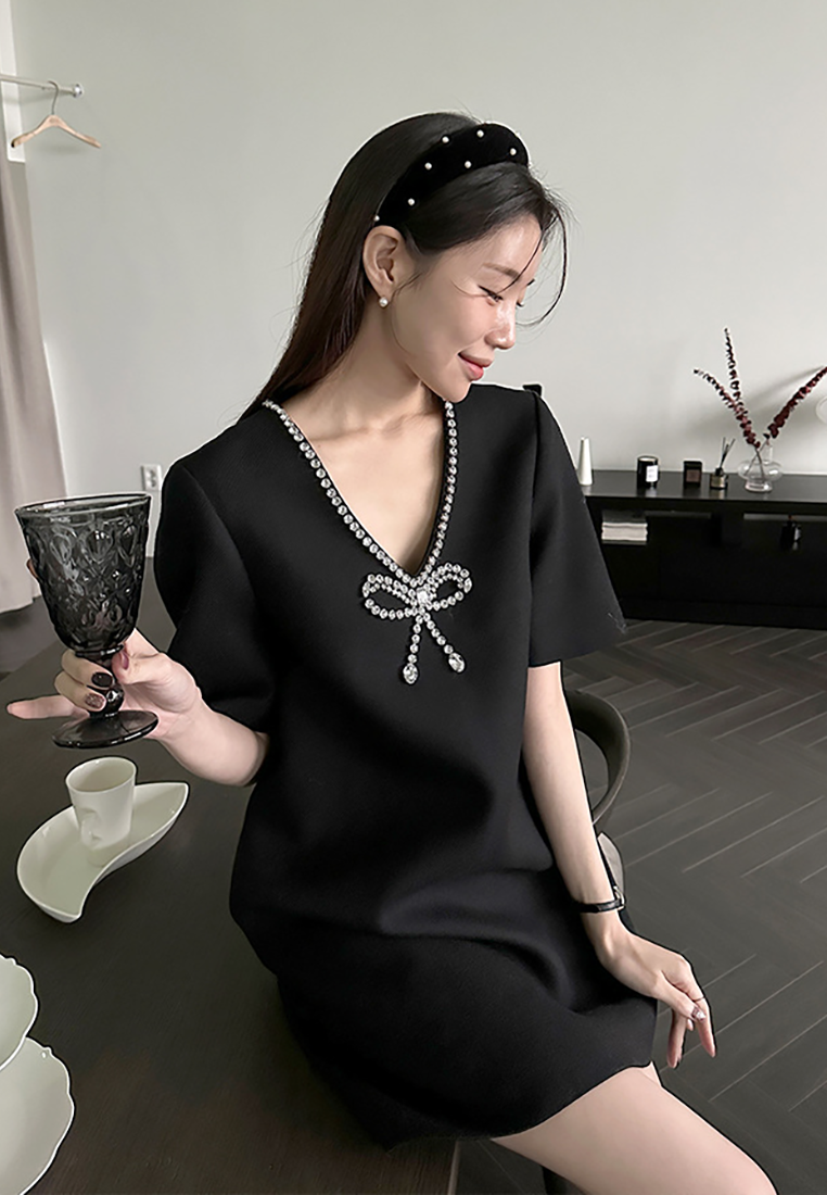 2025 Early Spring New French Diamond V-neck Little Black Dress CA25021307BK