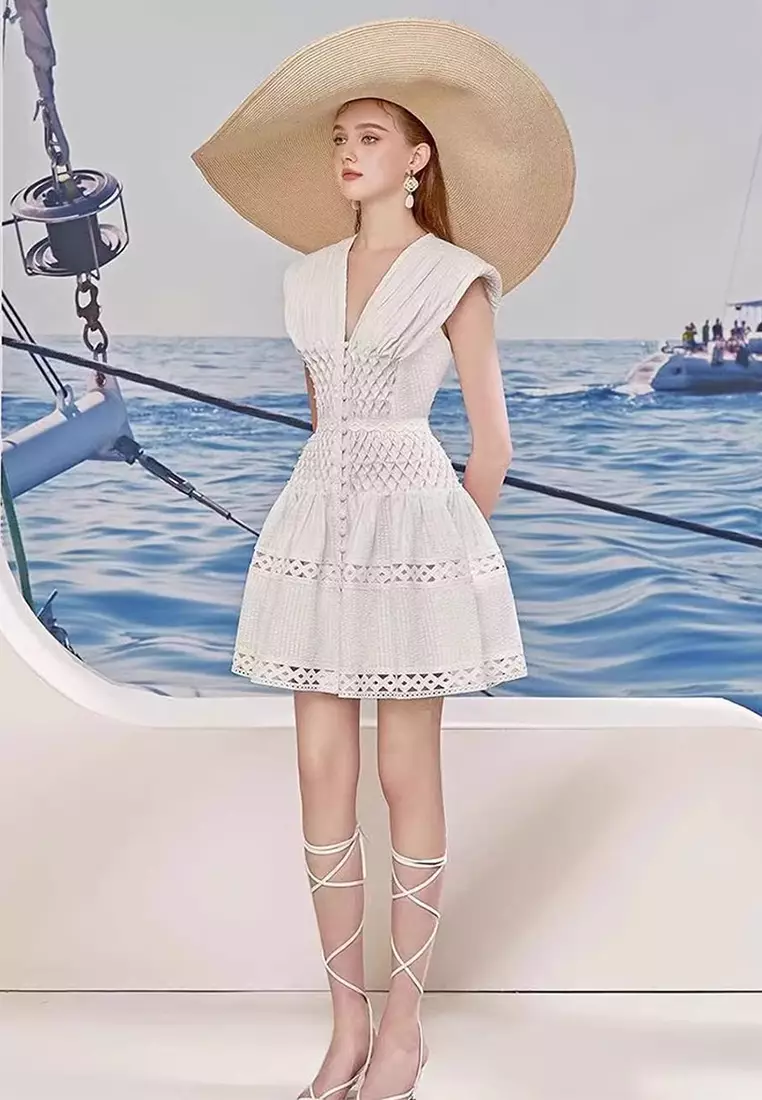 New white V-neck elegant pleated dress CA24102514W