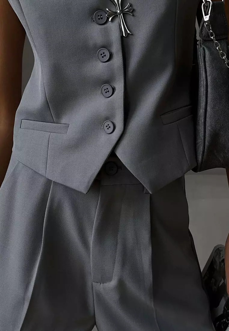 Summer retro fashion V-neck single-breasted vest + straight suit shorts suit K052701GY