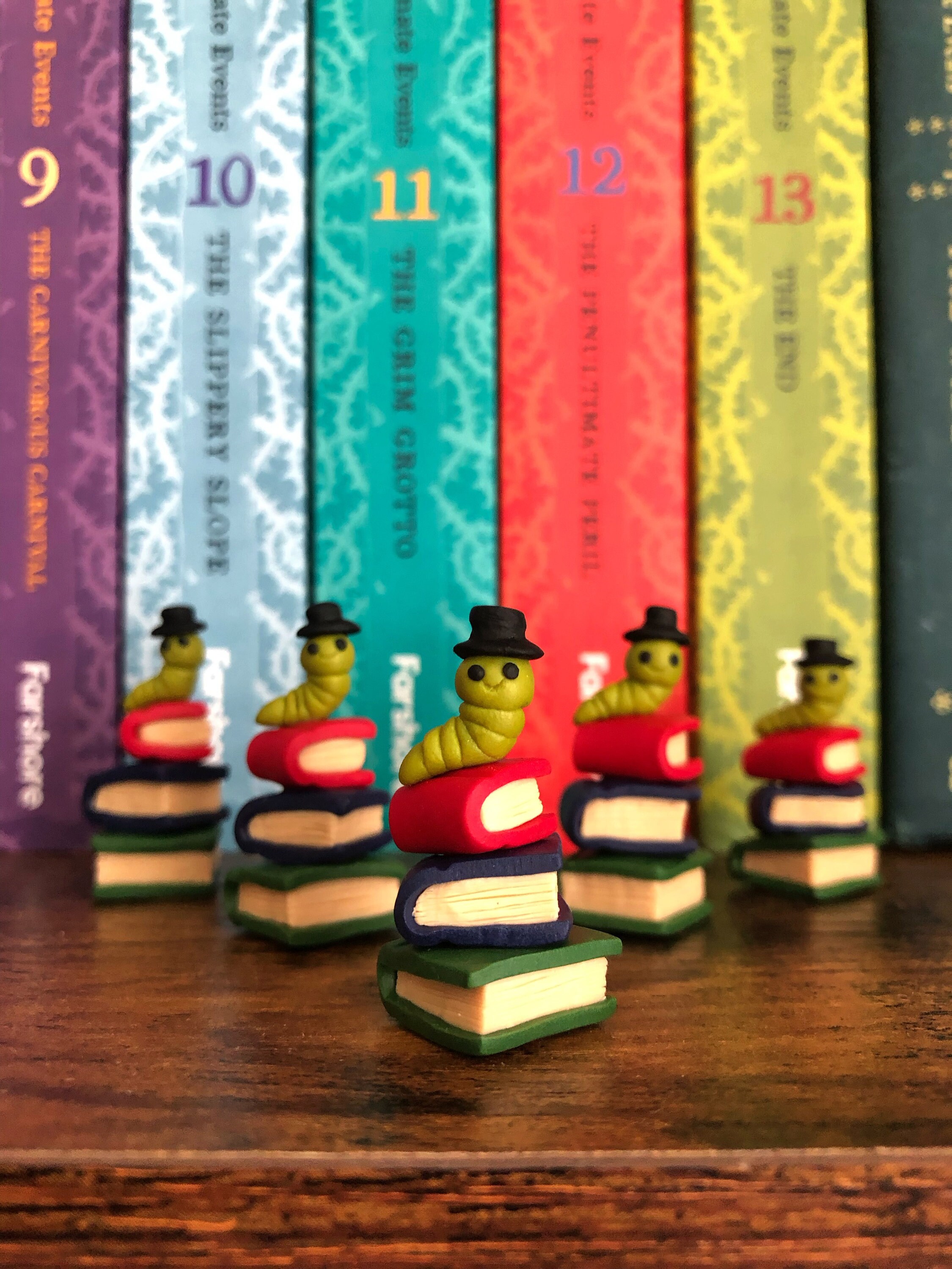 📚Fancy Bookworm With A Top Hat-Nerdy Gifts For Readers