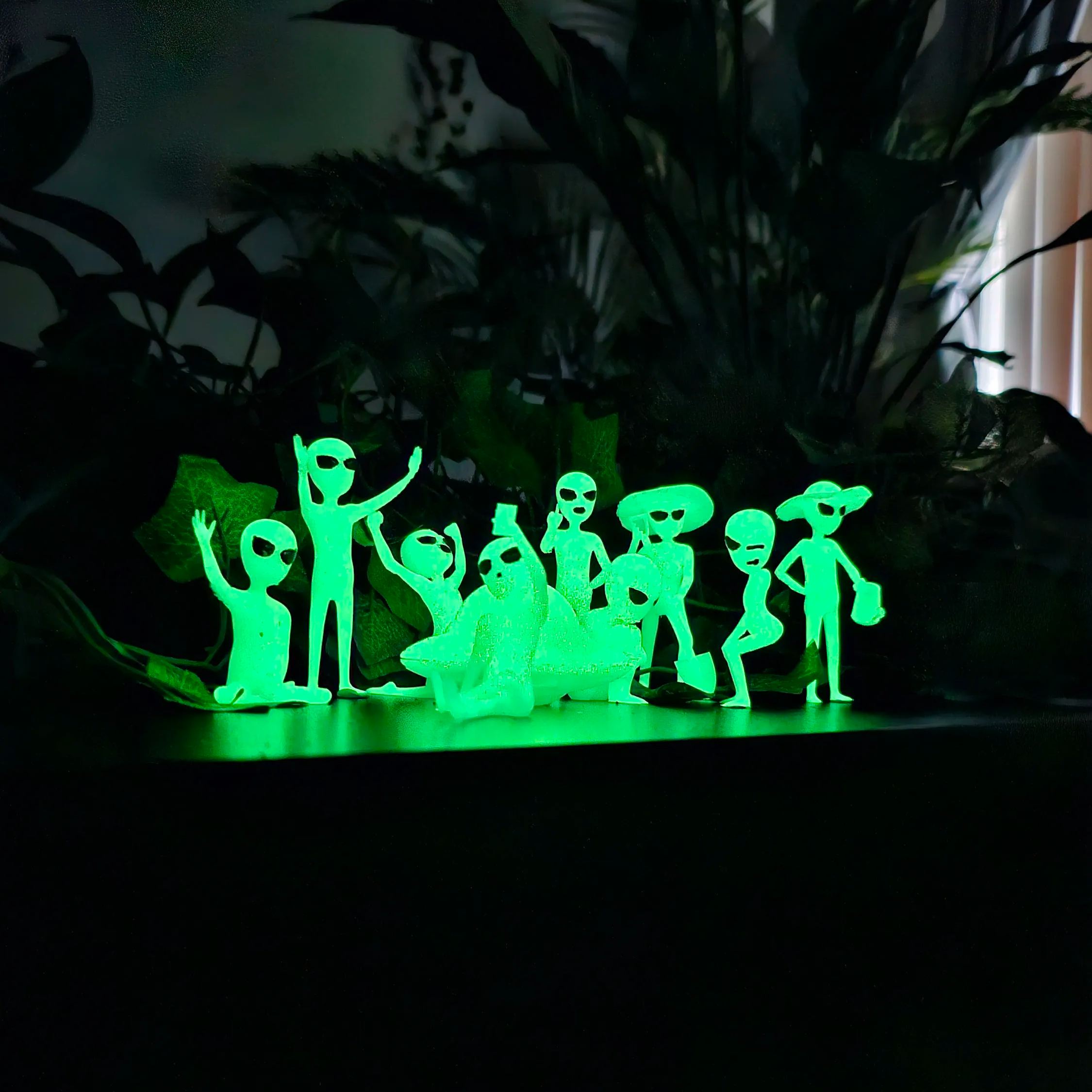 Alien Planter, Cute Glow In The Dark Plant Accessory