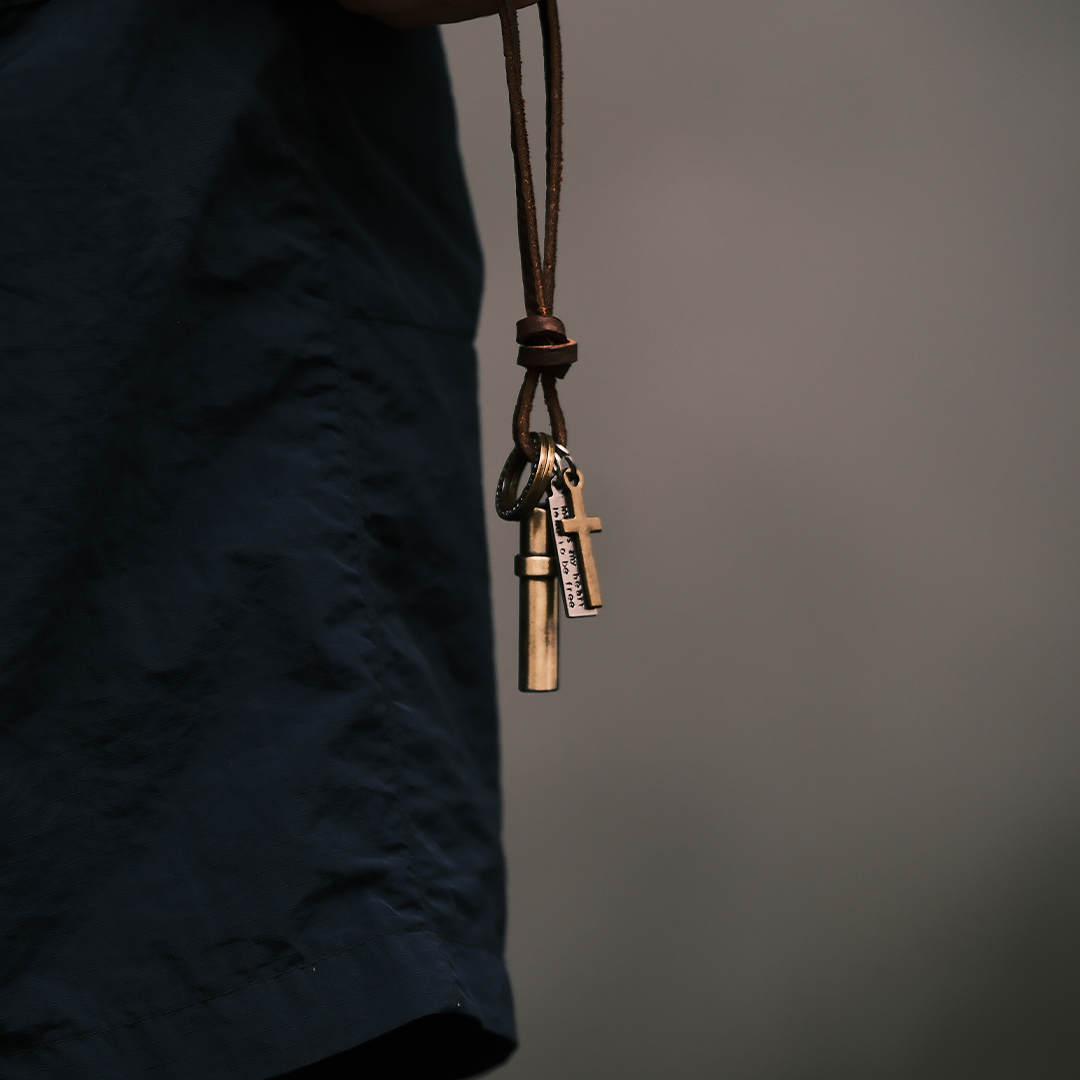 American Retro Metal Whistle Tactical Outdoor Item Leather Chain Pendant Accessory