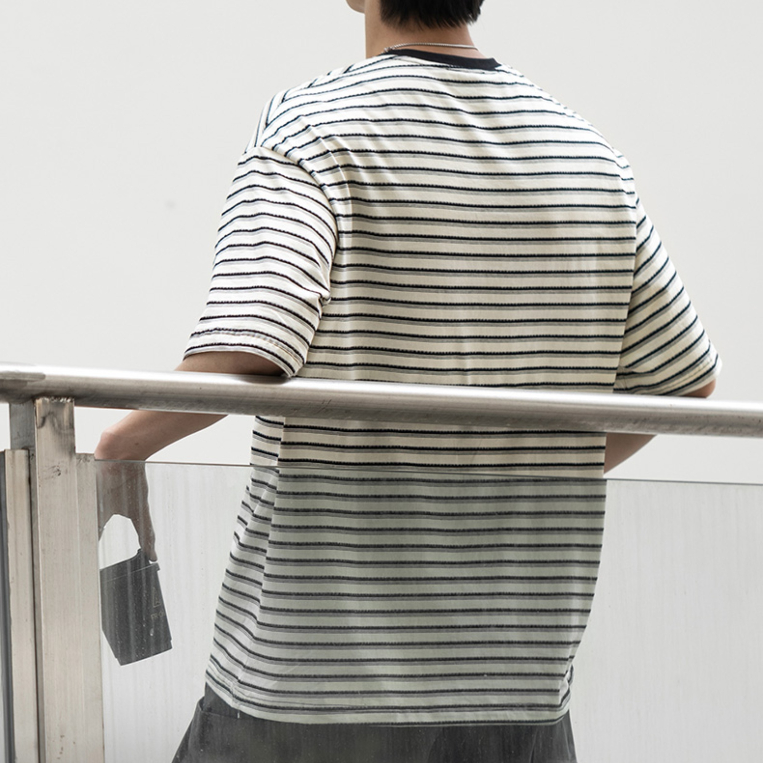 Japanese black and white striped embroidered T-shirt versatile T-shirt