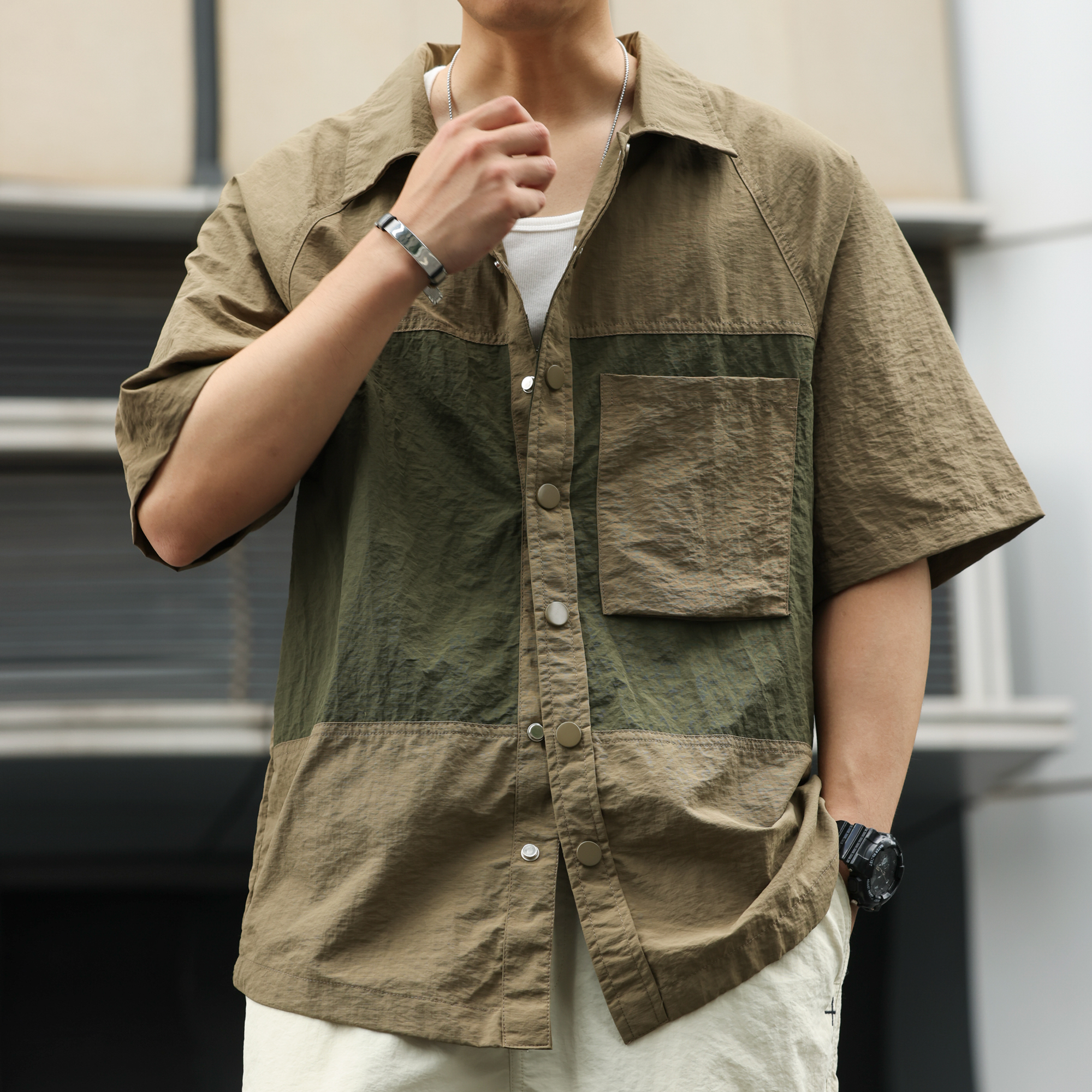 American retro slightly pleated men's 140g contrasting patchwork pocket shirt