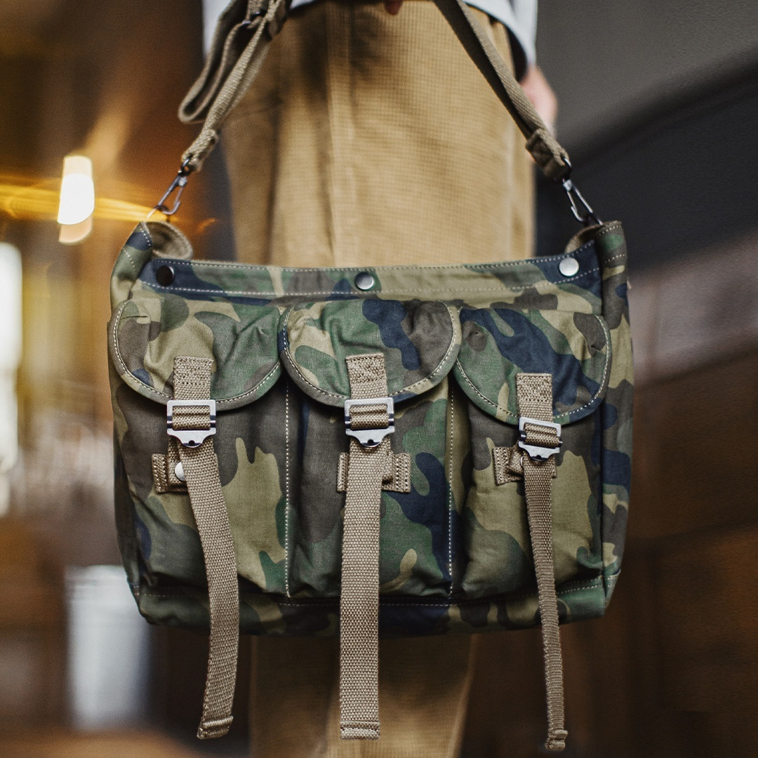 American Camouflage Tactical Outdoor Training Large Capacity Handheld Mailman Bag