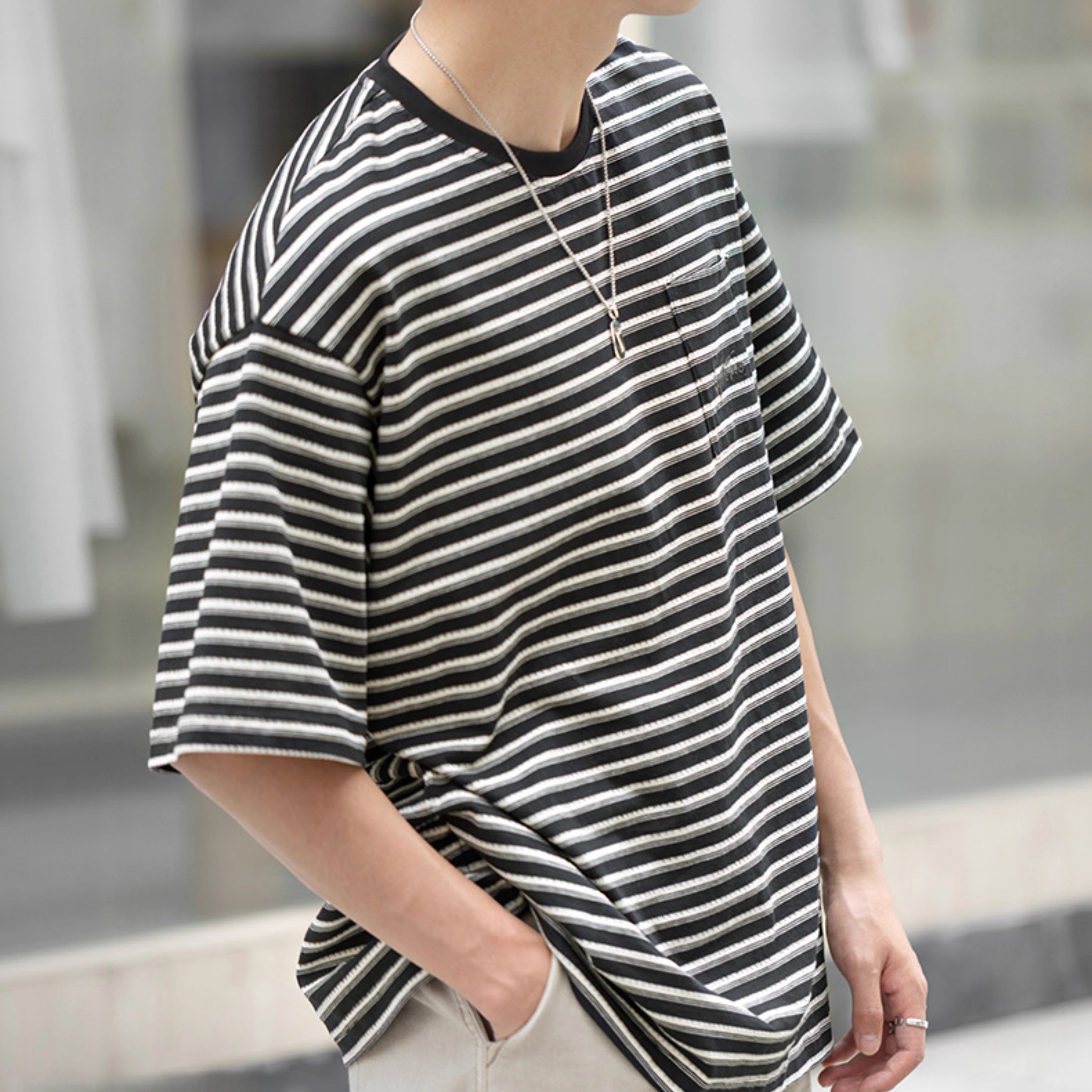 Japanese black and white striped embroidered T-shirt versatile T-shirt