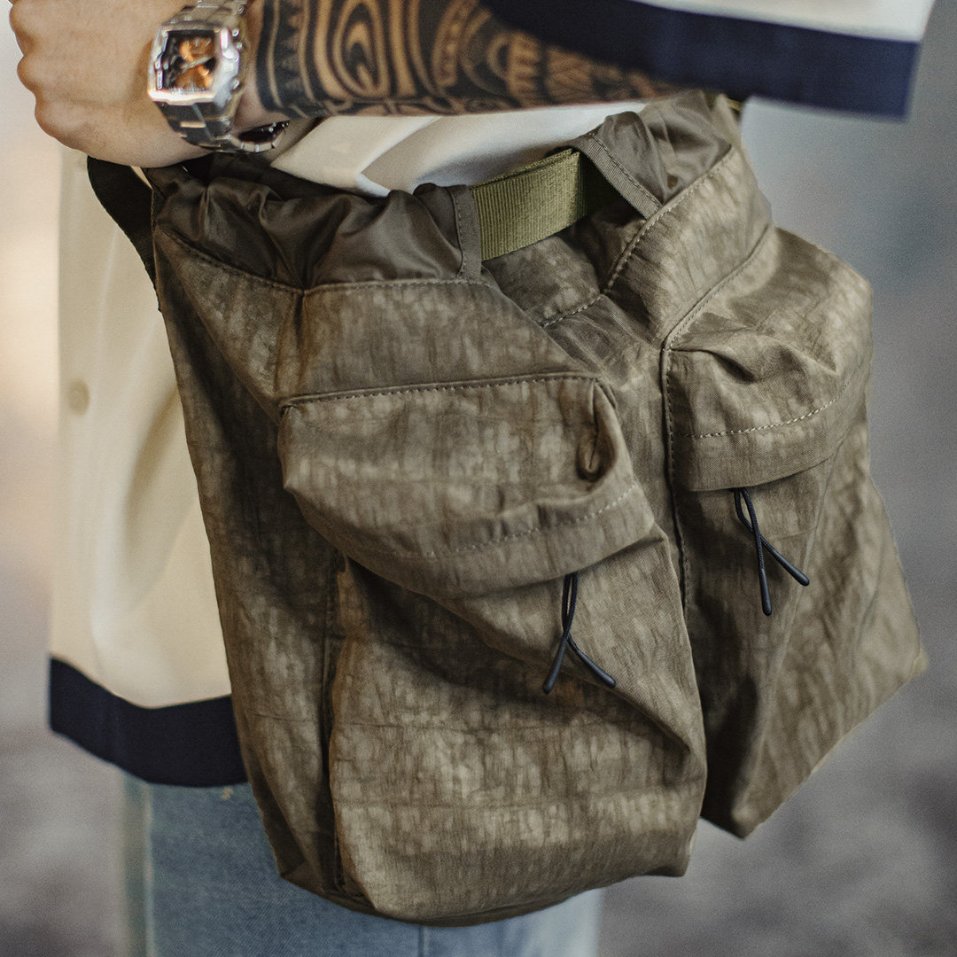 American Retro Pilot Helmet Bag, Large Capacity Camouflage Nylon Crossbody Bag