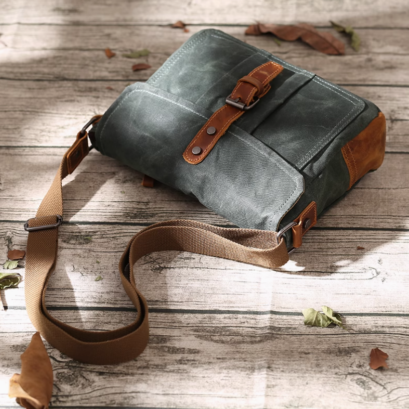 American retro style men's casual waterproof canvas crossbody bag