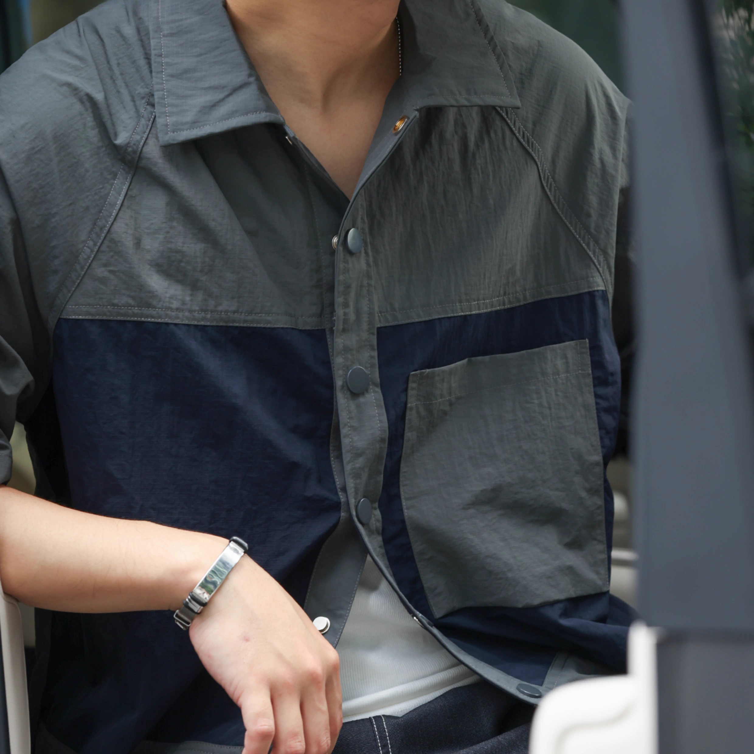 American retro slightly pleated men's 140g contrasting patchwork pocket shirt