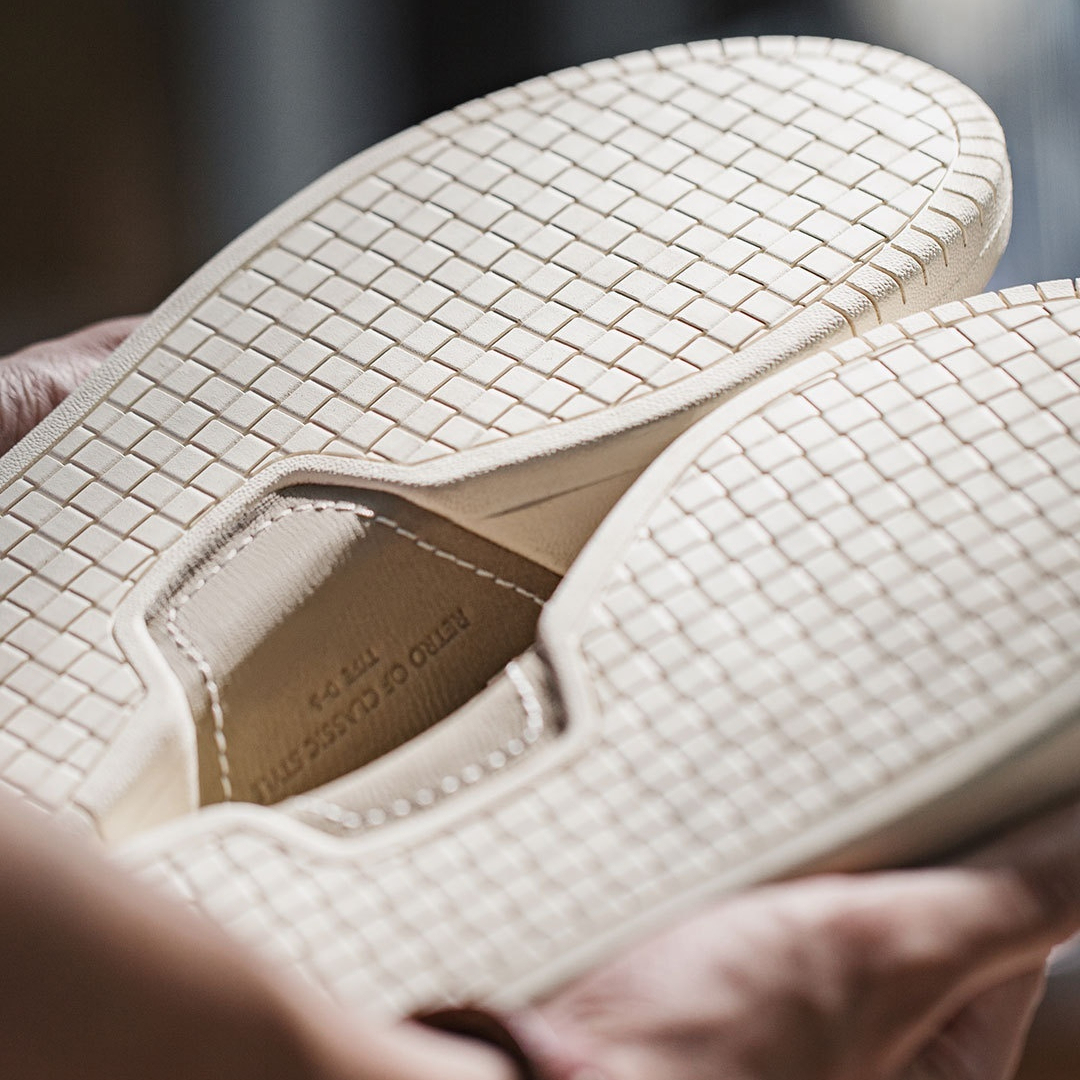 Summer new Navajo embroidered men's thick soled German training casual shoes