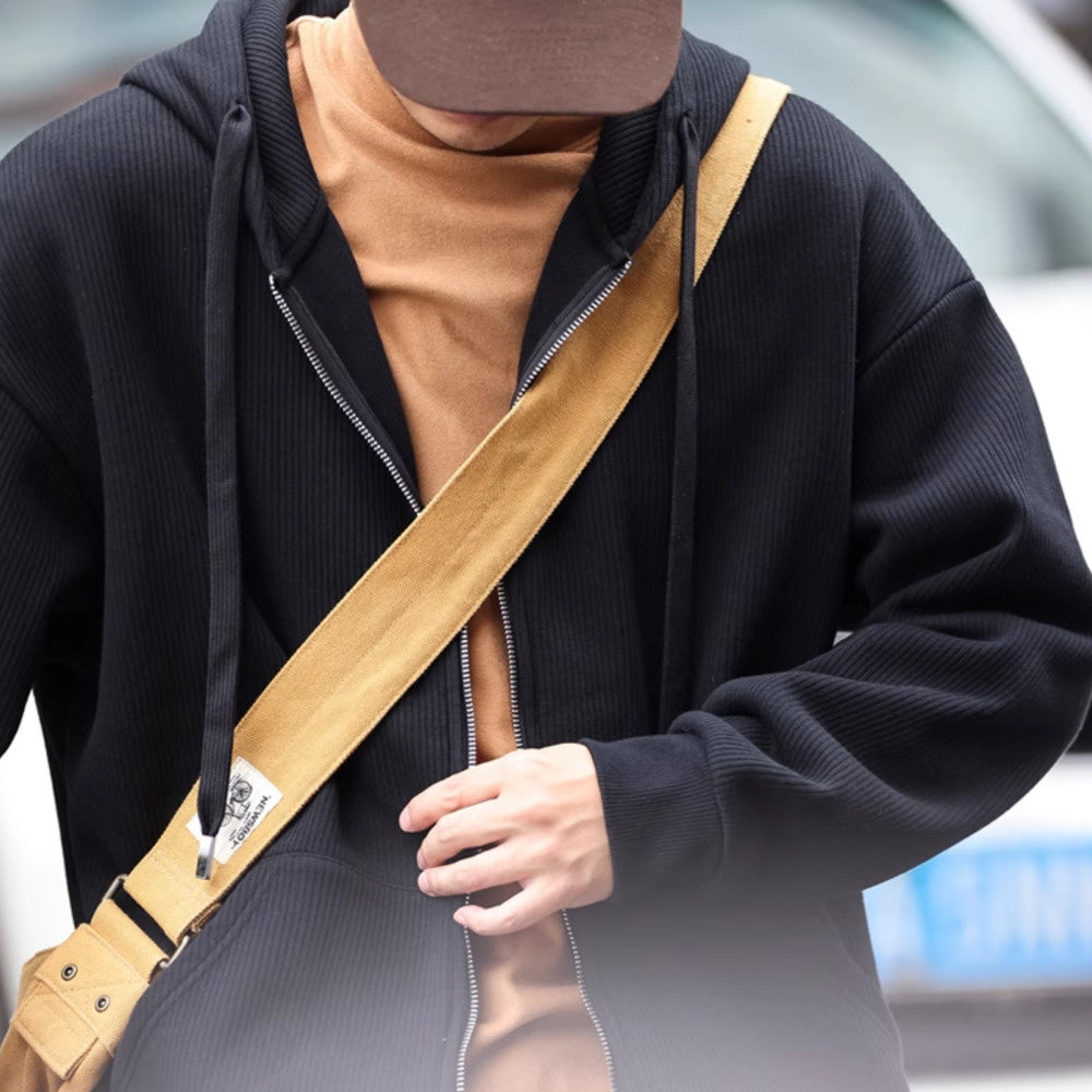 Heavy duty fleece cardigan hooded sweatshirt for men with loose pit stripes, paired with a warm jacket