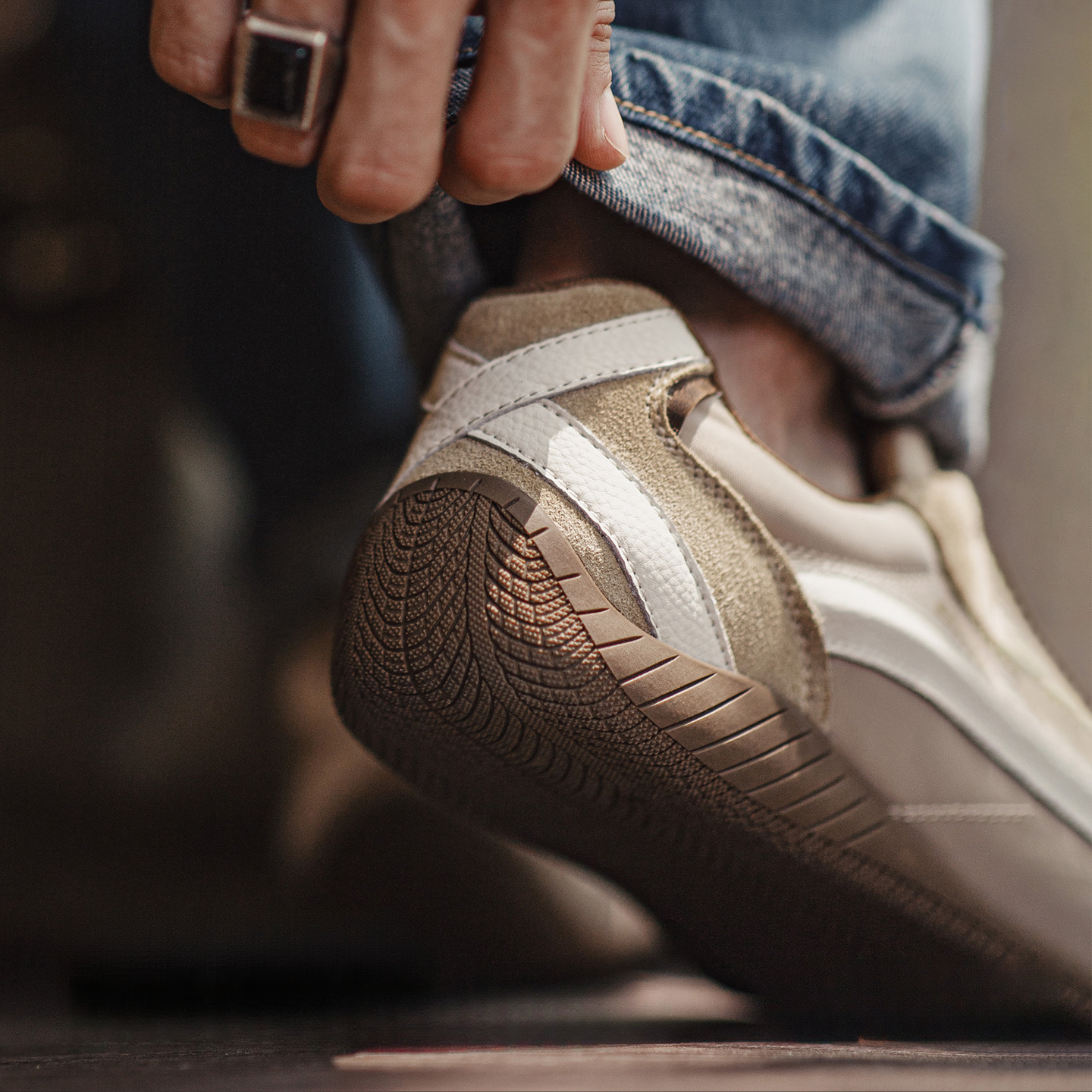 Summer new retro breathable thin soled sports and leisure shoes