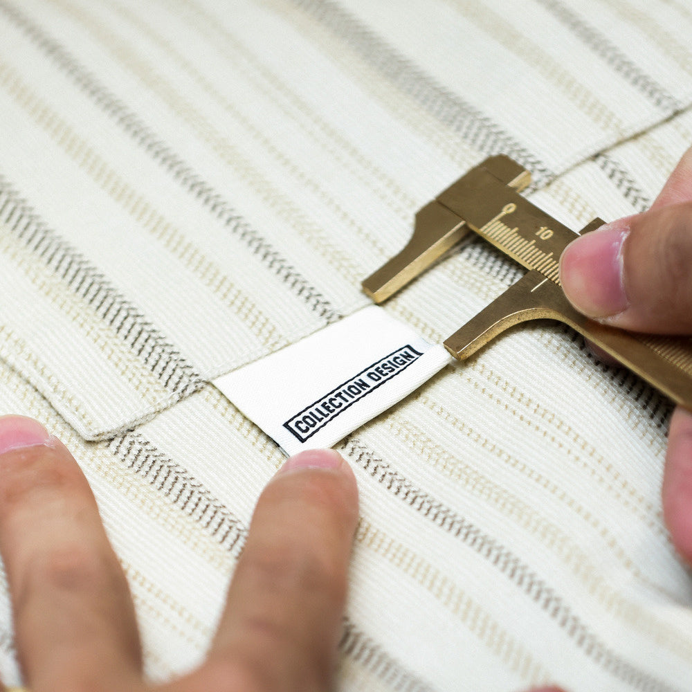 High end clean fit vertical stripe shirt with a collar, niche design, long sleeved shirt