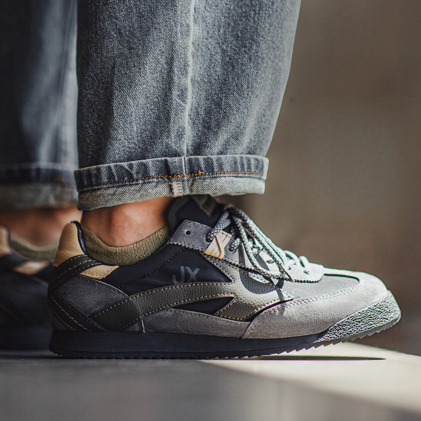 New Retro Casual Sports Low Cut Thin Soled Black DeXun Forrest Gump Shoes