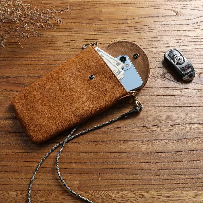 Lightweight and minimalist leather men's crossbody phone bag