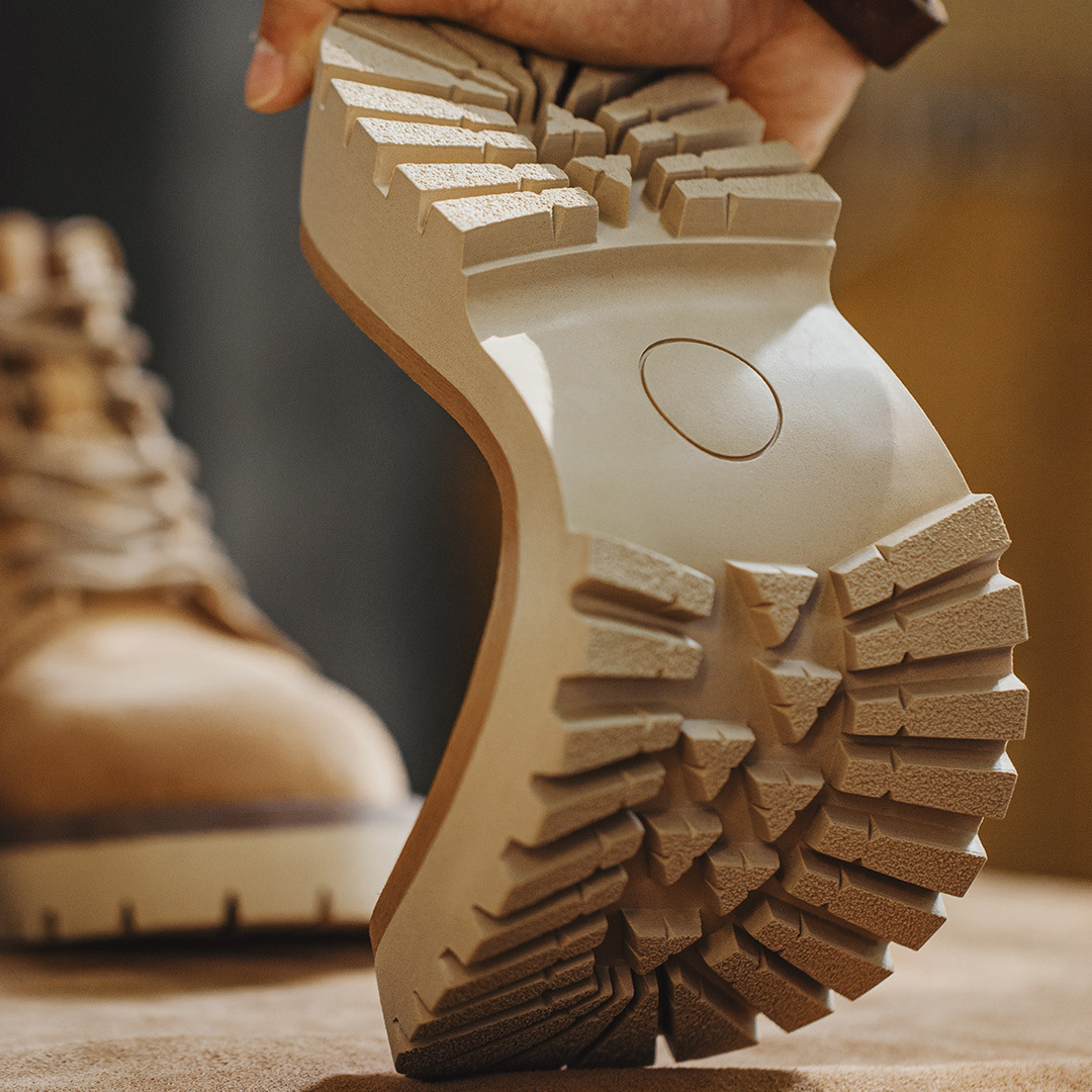 2025 New Men's Mid Top Thick Bottom American Retro Casual Martin Boots