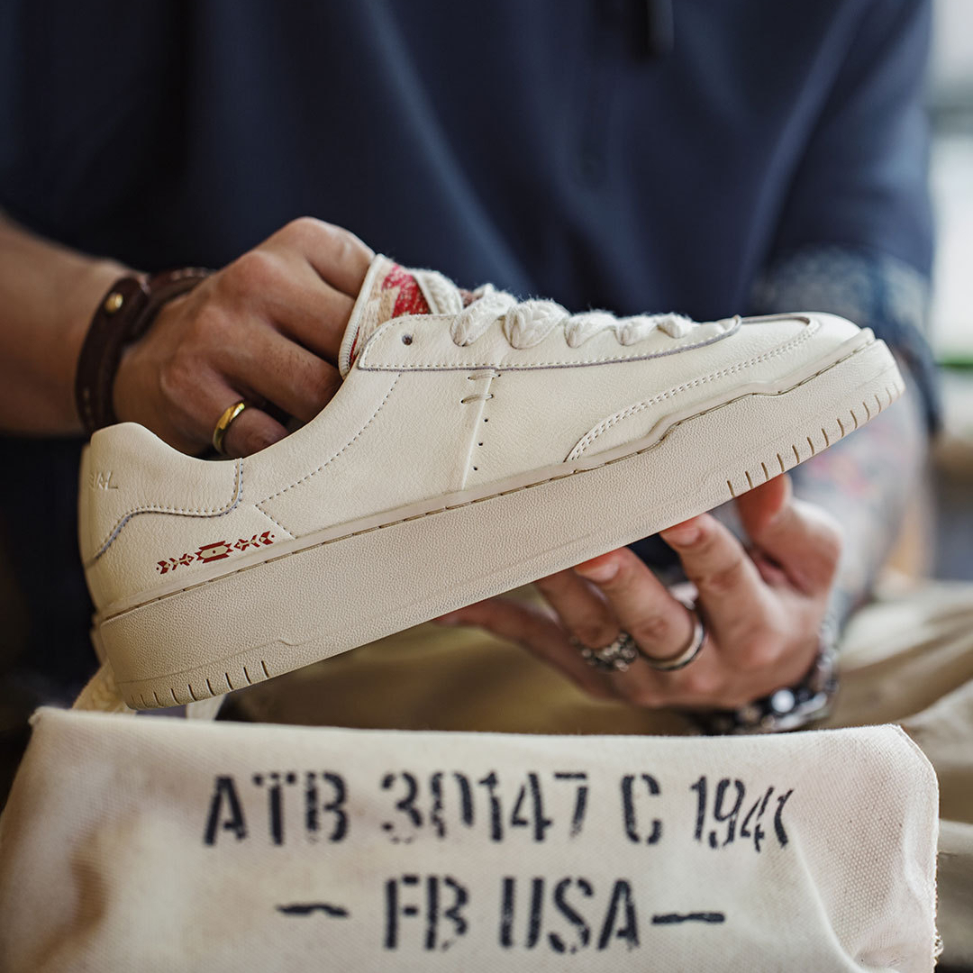 Summer new Navajo embroidered men's thick soled German training casual shoes