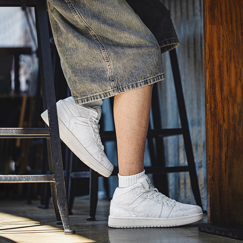 2025 New Summer Mid Top Thick Bottom Sports And Leisure Embroidered White Shoes