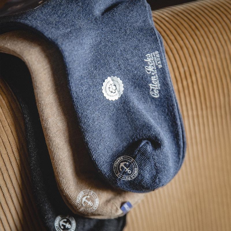 Men's solid colored cotton socks with mid length socks