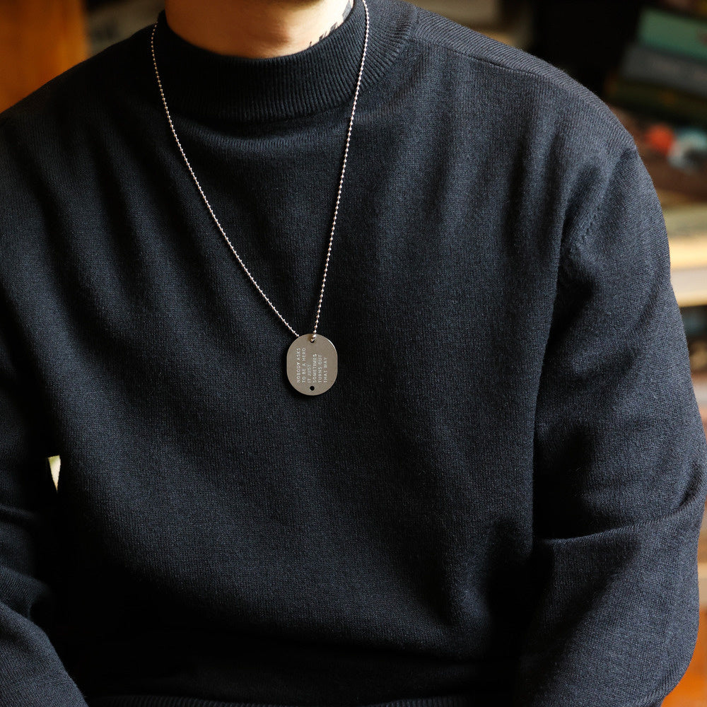 Casual semi high neck sweater for men, warm and paired with Amikhaki long sleeved knitted base sweater