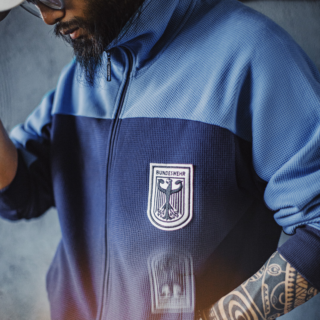 American contrasting color waffle collar blue breathable long sleeved jacket