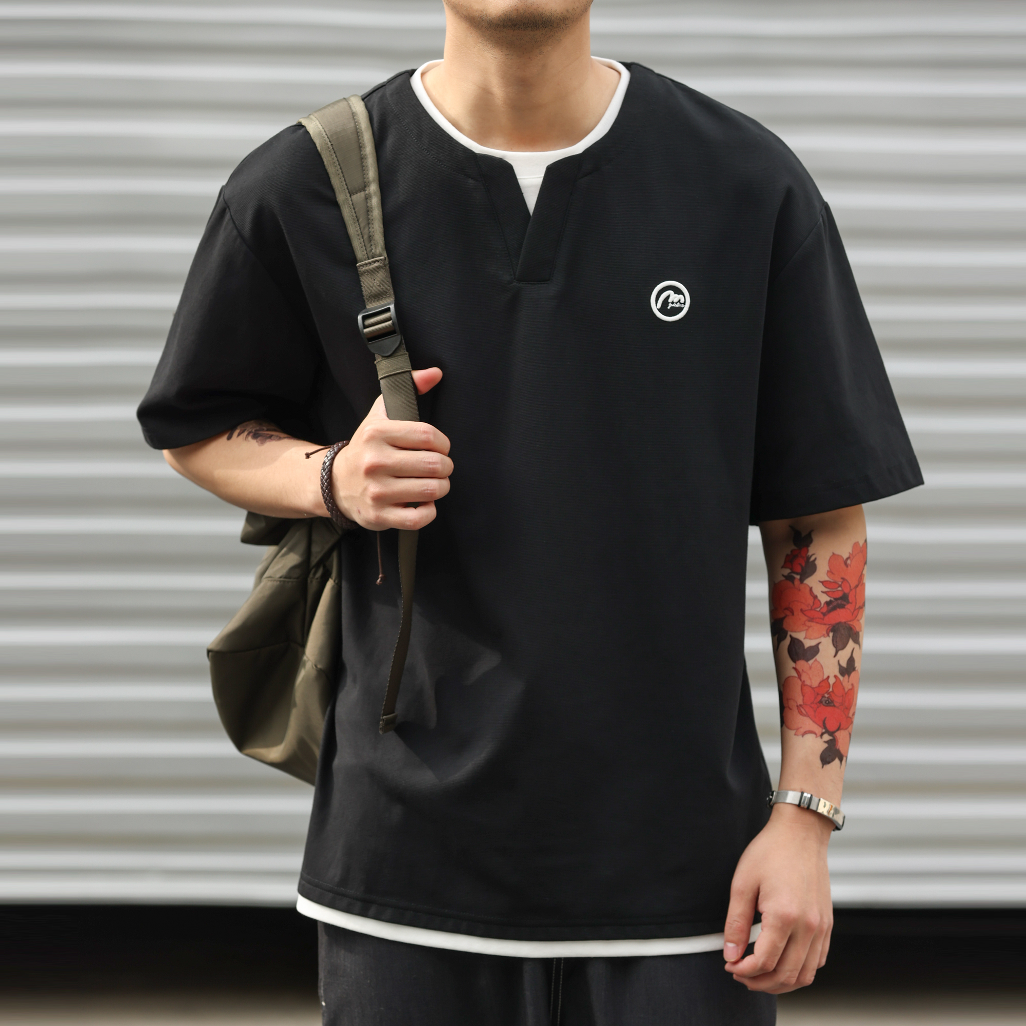 American style fake two V-neck design men's 220g casual embroidered T-shirt