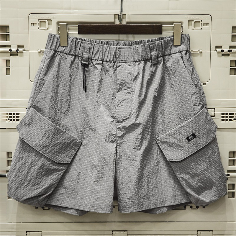 Maden Mountain outdoor multi pocket plaid shorts with thin nylon gray straight leg shorts