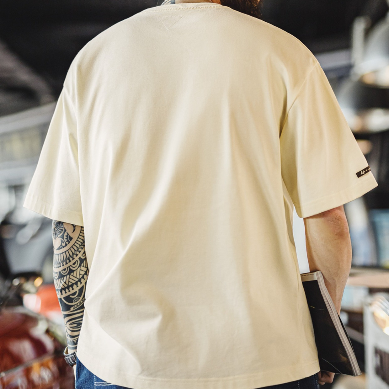 American Creative Embroidered Off White Cotton Thread Collar T-shirt