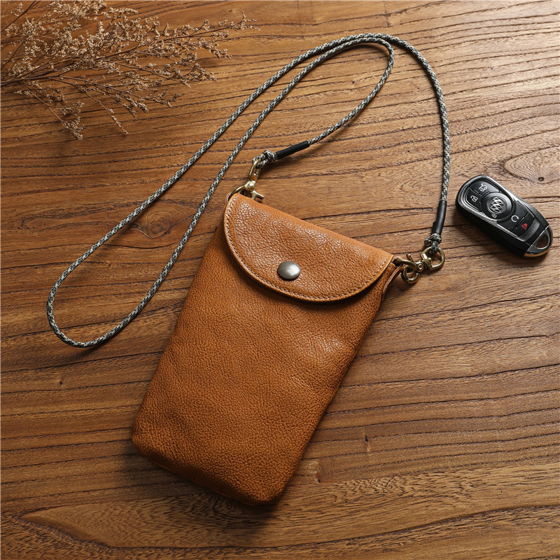 Lightweight and minimalist leather men's crossbody phone bag