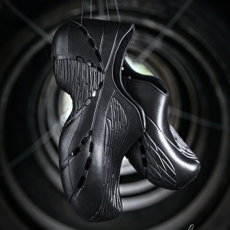 Summer new men's outdoor breathable hole sandals