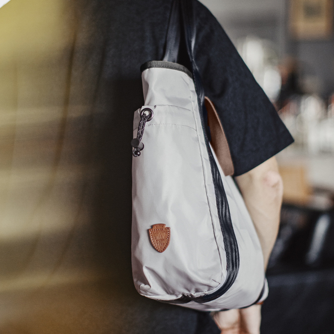 American Men'S Waterproof White Large Capacity Commuting Versatile Handbag