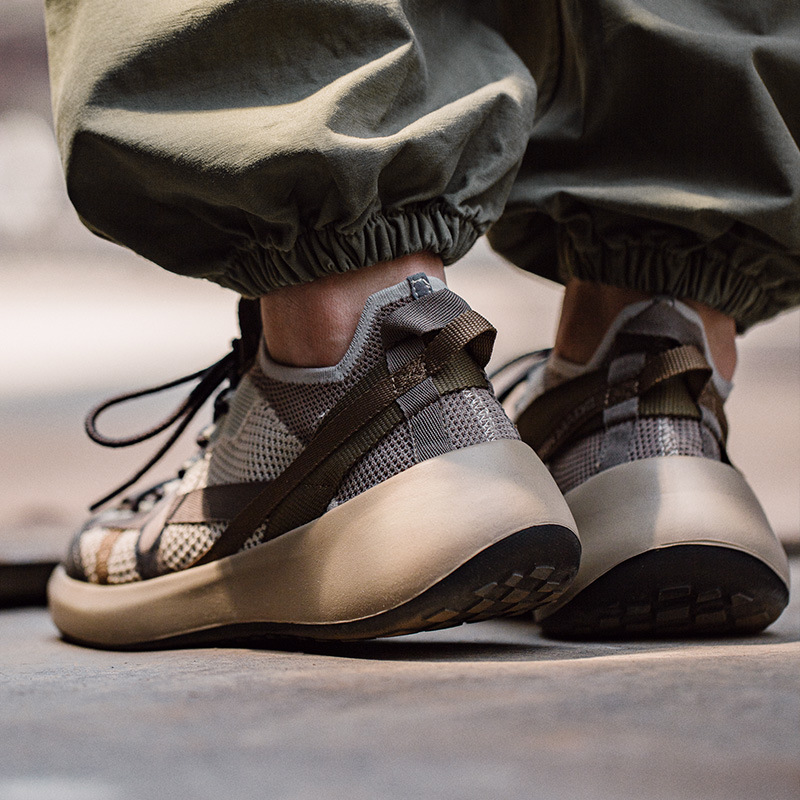 Maden Mesh lightweight and breathable mountain leisure jogging shoes, flying woven outdoor sports shoes