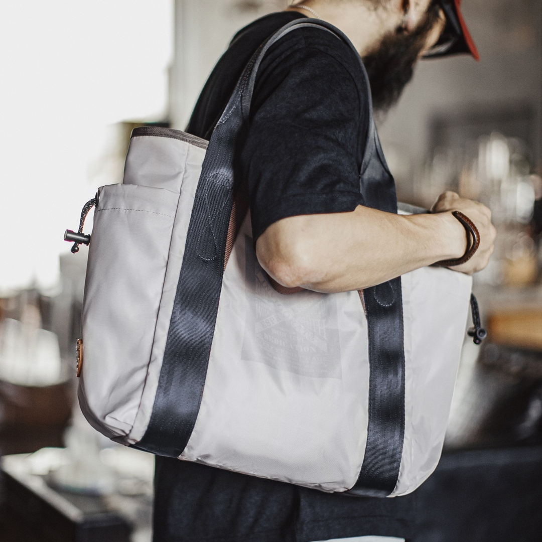 American Men'S Waterproof White Large Capacity Commuting Versatile Handbag