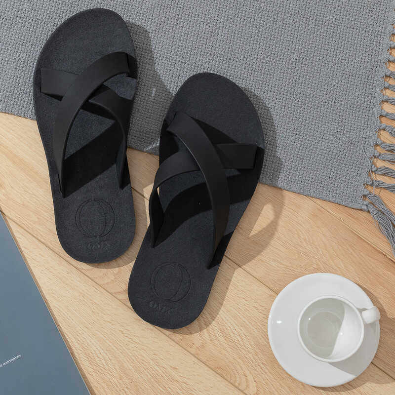  Instagram influencer trend casual outdoor wear all rubber sandals and slippers