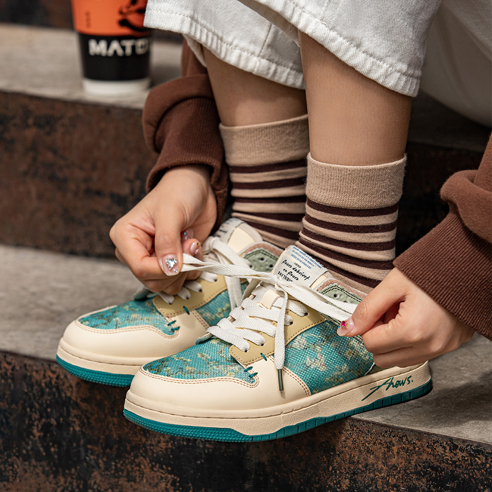 Maden Starry Night Oil Painting Board Shoes, Small and Popular Retro Sports and Leisure Trendy Shoes