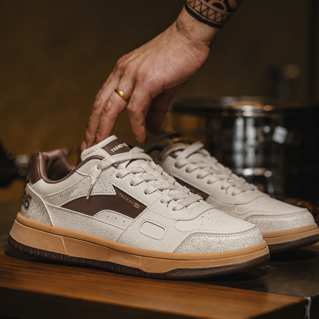 's new cracked board shoes are versatile for men's casual sports retro white shoes