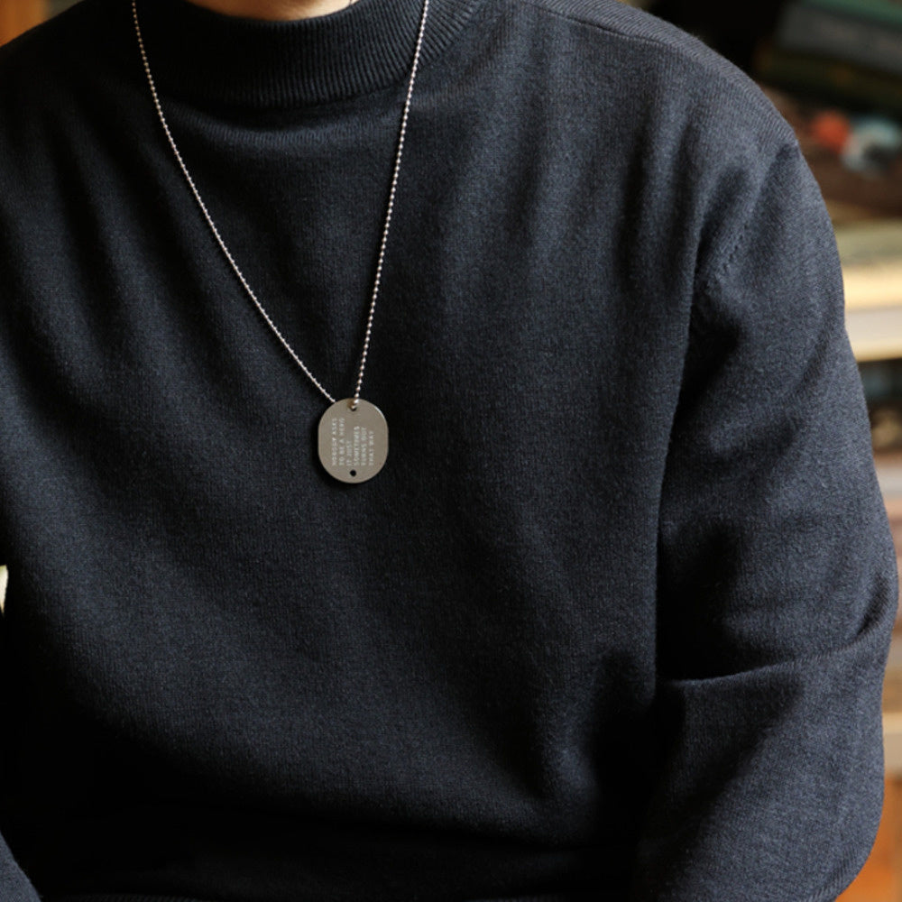 Casual semi high neck sweater for men, warm and paired with Amikhaki long sleeved knitted base sweater